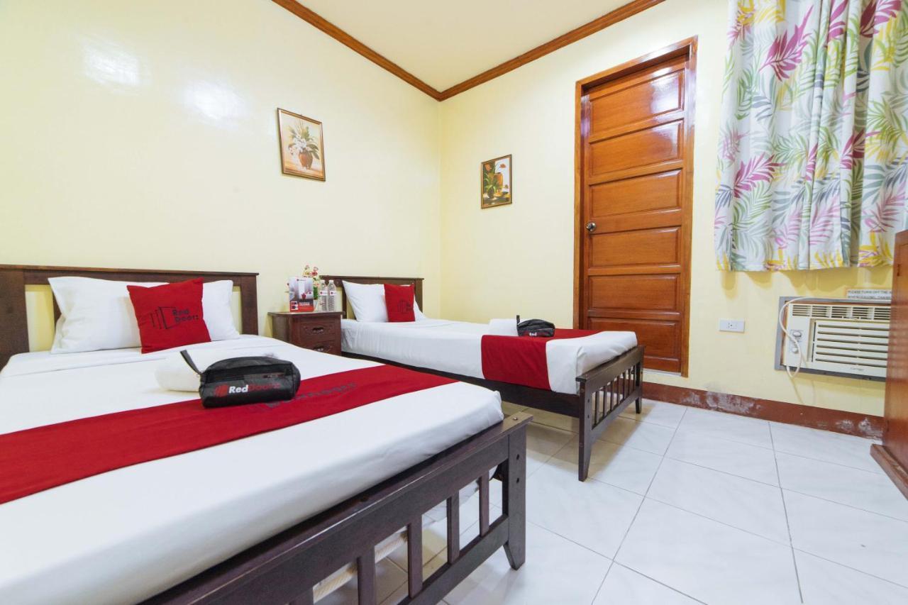 Reddoorz Near Golden Sarok Shrine Hotel Kalibo Kültér fotó
